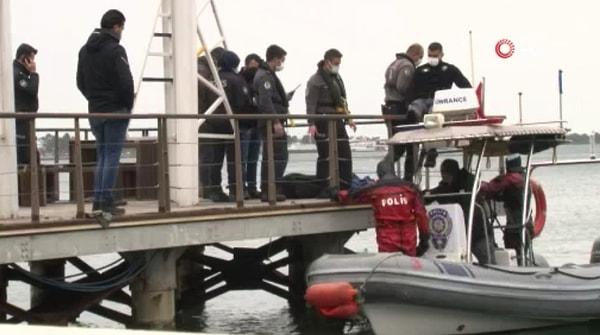 Deniz polisi tarafından kıyıya çıkartılan kişinin sağlık ekipleri tarafından yapılan incelemesinde hayatını kaybettiği belirlendi.