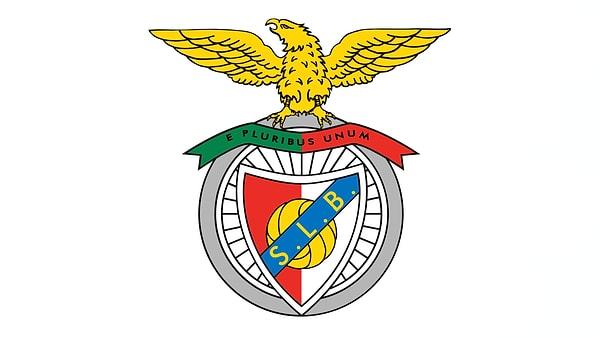3. Benfica'nın logosundaki ''E pluribus unum'' ifadesi 1904'teki ilk logodan beri tüm logolarında yer alıyor. Aynı zamanda ABD'nin ilk resmi sloganlarından biri olan bu söz Latincede ''çoktan tek'' anlamına geliyor. ''Birlikten kuvvet doğar'' diyebiliriz yani.