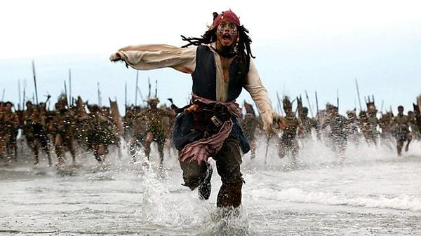 3. Kaptan Jack Sparrow'un yerlilerden kaçtığı bu sahne serinin hangi filmine ait?