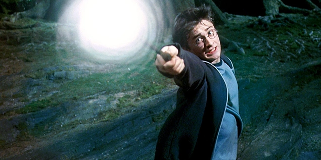 Harry'nin Patronus büyüsü yaptığı bu sahneyi sorsak?