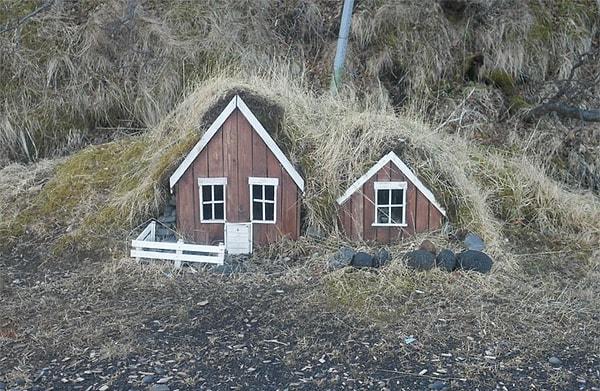 7. İzlandalıların bir kısmı Elflerin var olduğuna ve Reykjavik'te bir Elf Okulu olduğuna inanıyor.