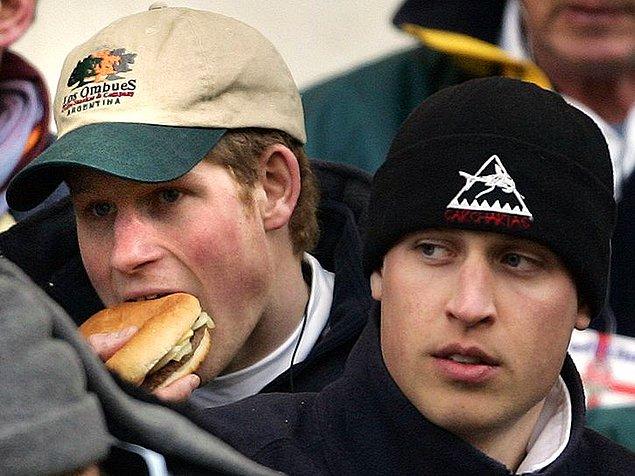11. Harry ve William fast food yemeyi, özellikle de McDonald's'ı çok severdi.