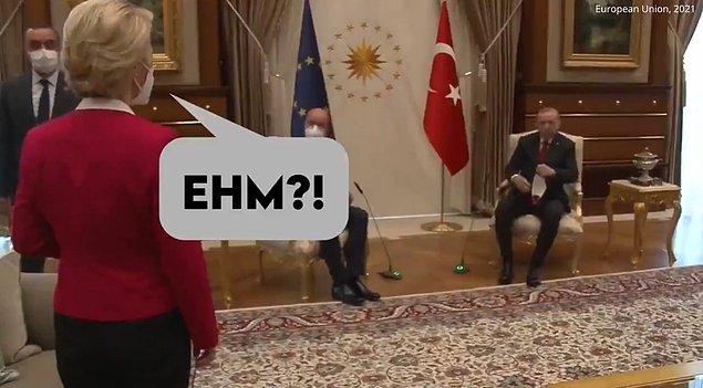 Gazeteci Ibrahim Haskoloğlu'nun sosyal medyada paylaştığı görüntülerde ise Komisyon Başkanı Ursula von der Leyen'in oturmak için sandalye beklediği ve ardından koltuğa oturduğu görülüyor.