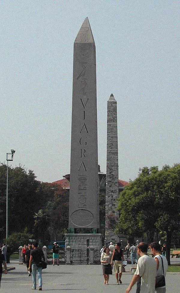 13. Реклама Виагры на монументе Вашингтону
