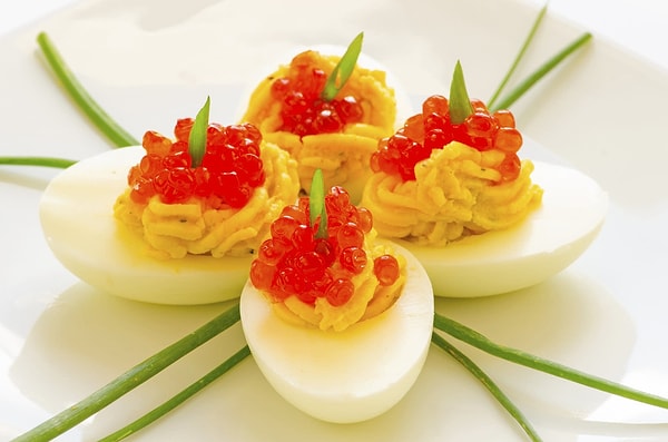 3. Яйца с красной икрой