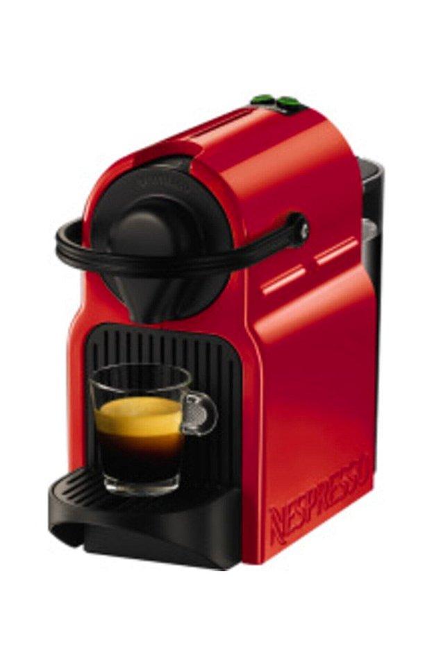18. Nespresso Inissia kapsüllü kahve makinesinin su tankı 0.7 litre. Çekirdek aileler için ideal...