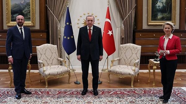 Gazete ayrıca, Türkiye'ye insan hakları ihlalleri ile ilgili uyarıda bulunulmamasını da eleştirdi. Koltuk krizi ile ilgili rahatsızlığın AB tarafından Avrupa basınına iletildiği sanılıyor.
