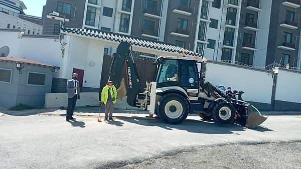 Ankara Büyükşehir Belediyesi ASKİ ekipleri, bugün Çin Ankara Büyükelçiliği önünde bir kazı çalışması başlattı.
