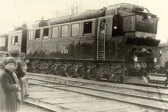 12. Yaklaşık 150 yıl önce insanlar, eğer kadınlar trene binerlerse rahimlerinin düşeceğine inanıyorlardı.