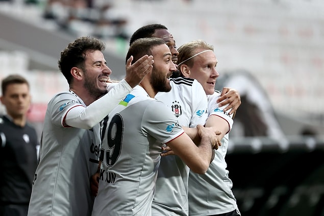 Maçı 3-0 kazanan Beşiktaş, ligde iki hafta sonra kazandı ve zirvedeki yerini korudu.