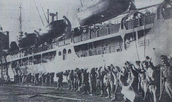 İlk tugayın tam 22 gün sürecek deniz macerası Eylül 1950'de İskenderun'da başlar. Ancak bu uzun yolculukta bazı sıkıntılar baş gösterir.