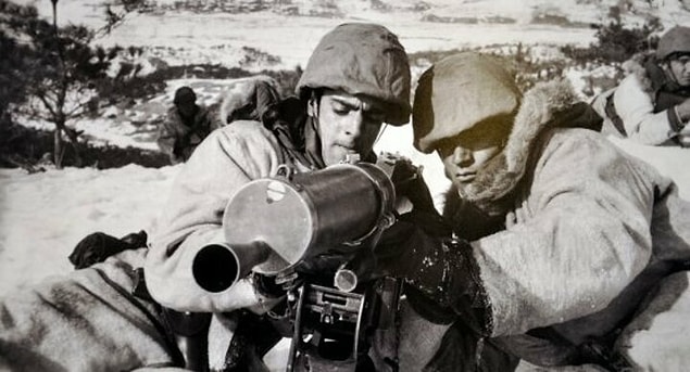 Wawon Savaşı olarak da adlandırılan bu savaşın başında bir Amerikan telsiz aracının tamirini bekleyen takım baskına uğrar. Bu baskında iki subay ve birkaç er dışında kurtulan olmaz.