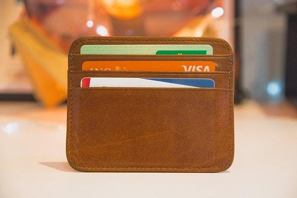 15. İsveç'te, ülkemizdeki kredi kartı kabul etmeyen mağazaların tam tersi olarak nakit para kabul etmeyen mağazalar bulunmaktadır.