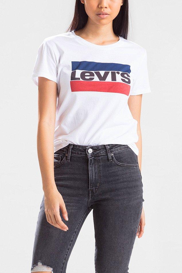 18. Kadınlar için de en çok tercih edilen Levi's tişört burada.