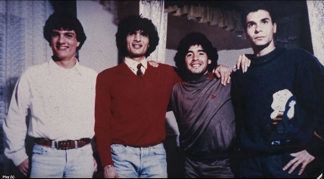 Camorra, gördüğü yoğun ilgiden dolayı Maradona’yı sömürdü. İllegal görünmeyen hemen her işlerinde Maradona’yı yüz olarak kullandılar.