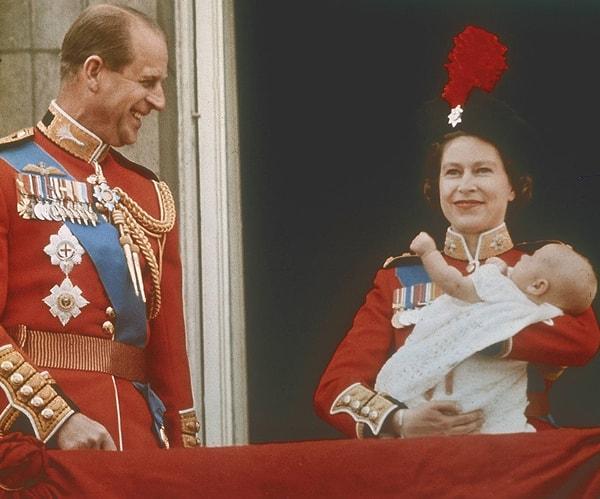 Fakat daha sonra Kral George hastalanmış ve 1952 yılında hayatını kaybetmiş. Ardından da Elizabeth Kraliçe olmuş.