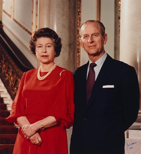 Elizabeth'in babası Kral VI. George, 1947 yılının Kasım ayında ise 2000 kişinin önünde Phillp'i onayladığını dile getirmiş ve Kraliçe'nin eşi olmanın Kral olmaktan daha zor olacağını ama Phillip'in bunun altından kalkabileceğini düşündüğünü söylemiş.