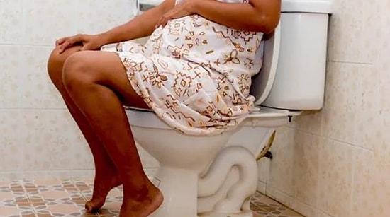 Hamile Olduğunun Farkında Olmayan Kadın Tuvalette Doğum Yaptı, Bebek Klozete Düştü...