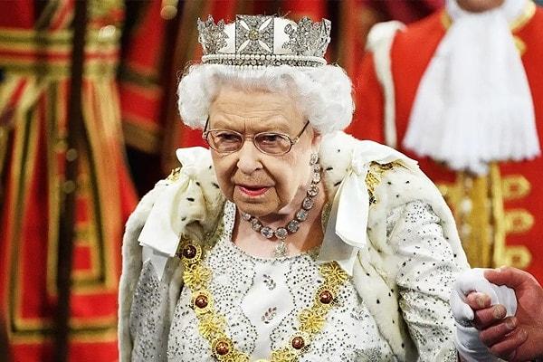 İngiltere 'demokrasinin beşiği' olarak anılsa da monarşi hala devam ediyor ve kraliyet ailesi varlığını yüzyıllardır sürdürüyor.