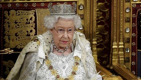 1. Kraliçe II. Elizabeth'in pasaporta ya da ehliyete ihtiyacı yoktur. Ülkesinde kendi yetkilerini sınırlayabilen tek insan kendisidir, istediği kişiyi tutuklatma ya da meclis üyelerini değiştirme hakkı da vardır.