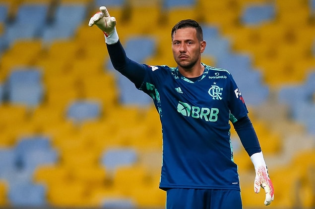 1. Kaleci: Diego Alves Carreira