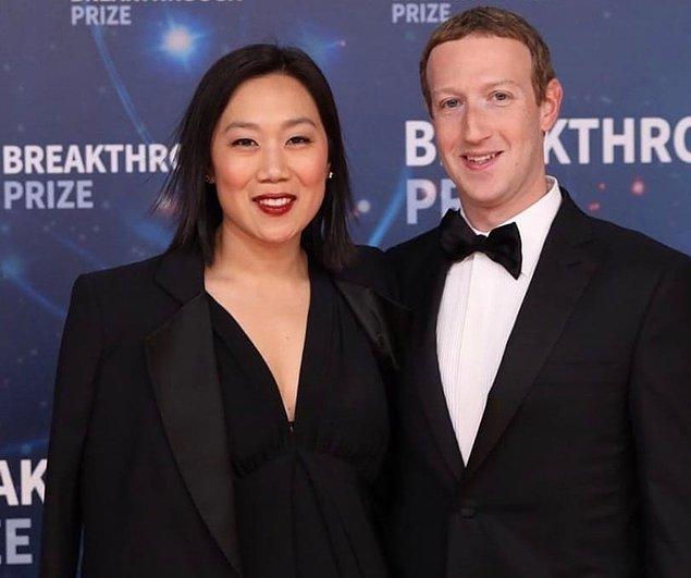 Zuckerberg, akşamlarıysa eşi Priscilla Chan ve iki çocuklarıyla zaman geçiriyor.