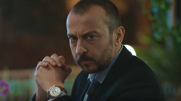 10. Ali Atay 53. SİYAD Ödülleri'nde Nuh Tepesi filmindeki rolüyle En İyi Erkek Oyuncu ödülünü aldı!