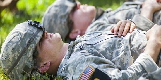 Amerikan Ordusunun Kullandığı Bu Teknik 2 Dakika İçerisinde Uykuya Dalmanın Garantisini Veriyor!