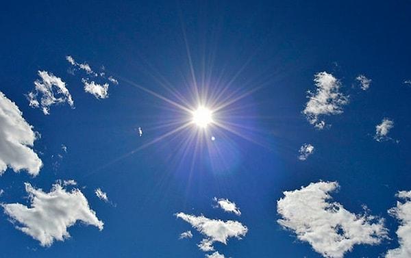 22. Bırakın güneş yüzünüze vursun! Güneş altında vakit geçiren insanlar, bunu yapmayanlara oranla daha mutlu olurlar.
