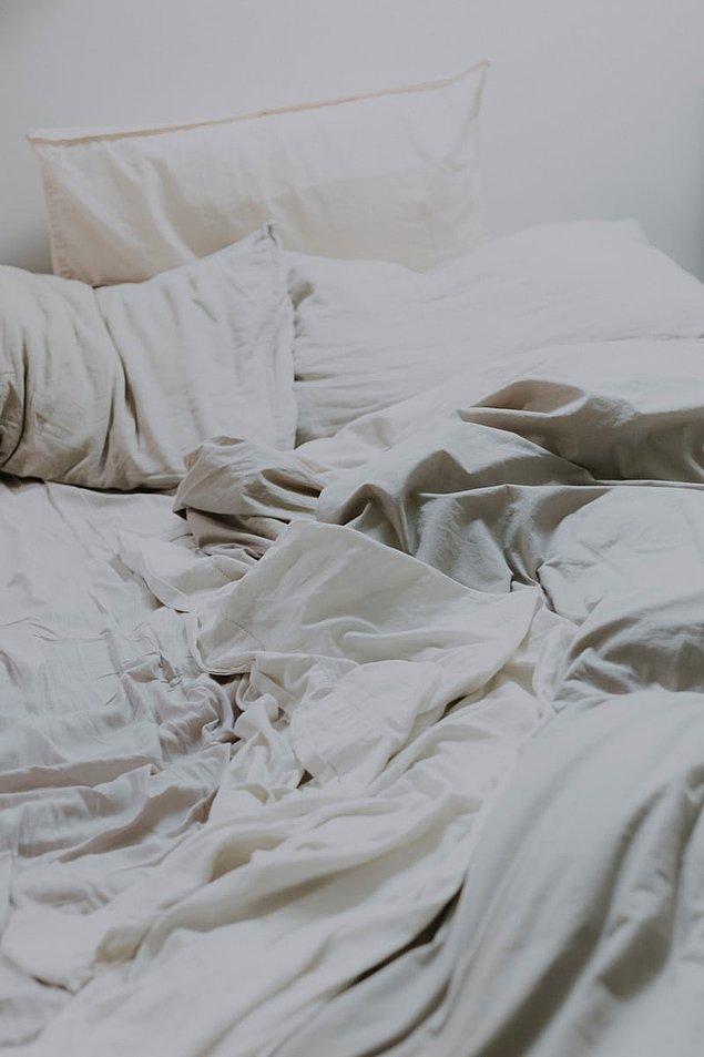 10. "Bir keresinde, yorganımın yataktan yavaşça çekildiğini hissettim."