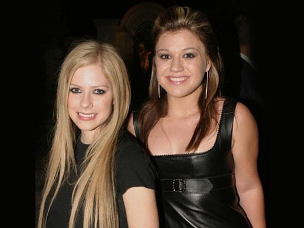7. Avril Lavigne, Kelly Clarkson'a yazdığı 'Breakaway' ile şarkıcının kariyerine katkıda bulunmuştu.