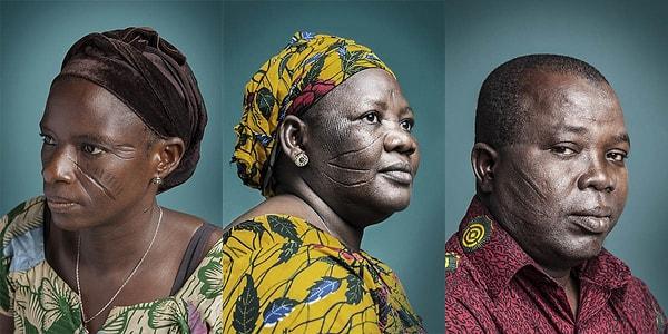 11. Afrika'nın belirli bölgelerinde insanlar, derilerine kazıdıkları izlerle övünüyor ve bunun bir güzellik simgesi olduğunu düşünüyorlar. Özellikle kadınlar için yüzlerindeki yara izleri daha güzel görünmelerini sağlıyor.