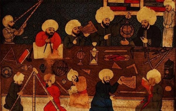 Bir diğer "garip ve üzücü" durum ise 17. yüzyılın başında icat edilen ve Bilimsel Devrim'in temel araçlarından biri olan teleskobun 18. yüzyılın ilk çeyreğine kadar Osmanlı tarafından bilinmemesidir. Çelebi, Rasathane'yi ziyaretini şöyle anlatır: