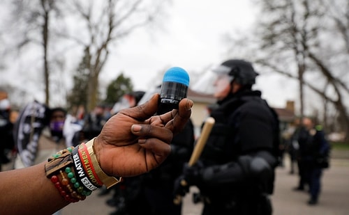 Minnesota'da Polis Yine Bir Siyahi Genci Öldürdü, Halk Sokağa Döküldü!