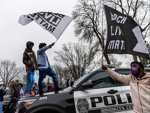 Minnesota'da Polis Yine Bir Siyahi Genci Öldürdü, Halk Sokağa Döküldü!