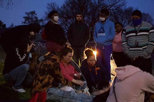 Minnesota'da Polis Yine Bir Siyahi Genci Öldürdü, Halk Sokağa Döküldü!