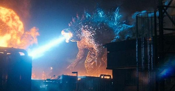 Örneğin Godzilla, filmin başında bizim pek de alışkın olmadığımız bir biçimde şehre saldırıyordu ama asıl nedeni biz bilmiyorduk.