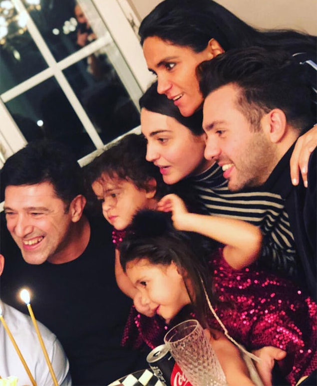 Aralarındaki 16 yaş farkı aşkla kapatan çiftin evliliğinden iki çocuğu var. Hakan Ural'ın Sibel Can'dan olan çocukları Melisa ve Engincan ise babalarının boyunu aşmış durumda.