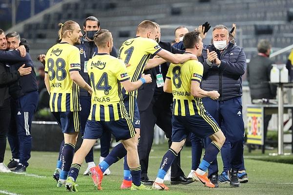 Fenerbahçe'nin gollerini 56. dakikada Mert Hakan 71. dakikada Valencia ve 90+5. dakikada Sinan Gümüş kaydederken Gaziantep FK'nın tek golünü ise 66. dakikada Maxim kaydetti.