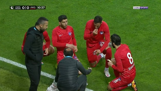 Giresunspor - Ankara Keçiörengücü Maçında Sakatlık ile Ezan Saati Denk Gelince Futbolcular Sahada İftar Yaptı