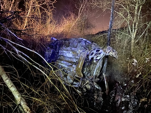 Dereye Devrilen Otomobilde Yanarak Öldü; Bagajda Çok Sayıda Uyuşturucu Hap Ele Geçti