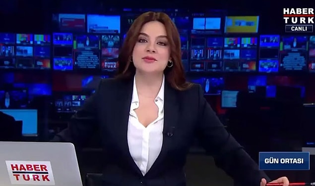 Dekolteli gömleği ile yayına başlayan Hülya Hökenek'in birçok canlı bağlantı yaptıktan sonra kameralar stüdyoya döndüğü zaman gömleğinin düğmesini iliklemiş olması dikkat çekti.