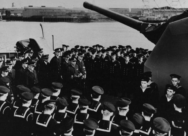 11. The USS Johnston'ın kaptanı komutan Ernest E. Evans Onur Madalyası'na layık görülen ilk Kızılderili'ydi.