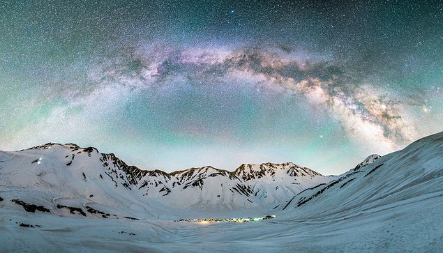 28. Doğa/Astrofotoğrafçılık Kategorisi İkinciliği: "Tateyama'da Saman Yolu" fotoğrafıyla Masahiro Hiroike