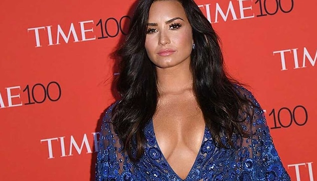 16. NBC, birinin başrolünde Demi Lovato olmak üzere bir çift komedi dizisi siparişi verdi. Lovato projesinin adı "Hungry" olacak.