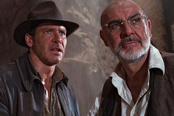 4. Indiana Jones and the Last Crusade filminde bir sahnede hava çok sıcak olduğu için  Harrison Ford ve Sean Connery bu sahneyi pantolon giymeden çekmiş.