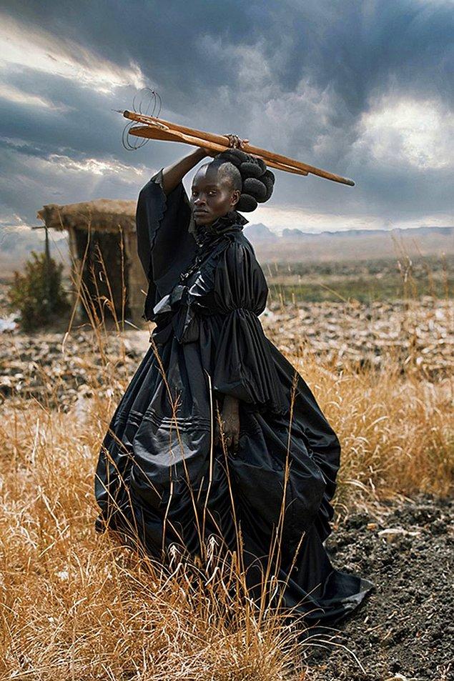 Dünya Fotoğraf Ödülleri'nin bu yılki birincisi Zimbabve'den "Afrikalı Viktoryen" portresi ile Tamary Kudita oldu.