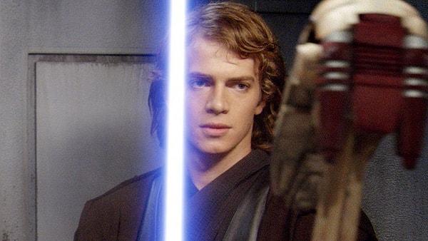 10. Star Wars filmlerinde Hayden Christensen, lightsaber kullandığı her sahnede lightsaber sesi çıkarıyormuş.