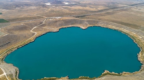 'Dünyanın Nazar Boncuğu' Meke Gölü'nü Kurtarmak İçin 2.5 Milyon Metreküp Su Taşınacak