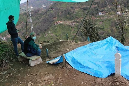 Aynı Aileden 8 Kişi Koronavirüsten Hayatını Kaybetti: 'Genetik Yapımız Araştırılsın'